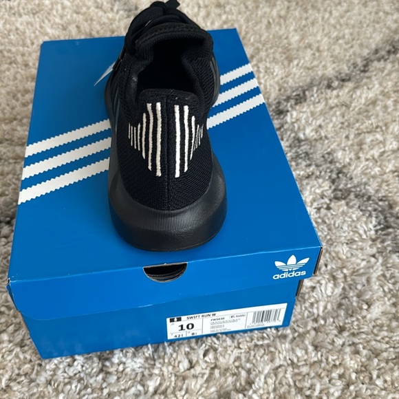 Brand new Adidas never used - Picture 3 of 5